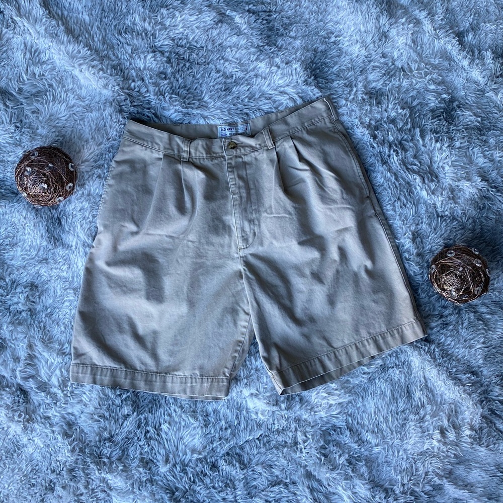 Old navy Men’s Khaki shorts size 36